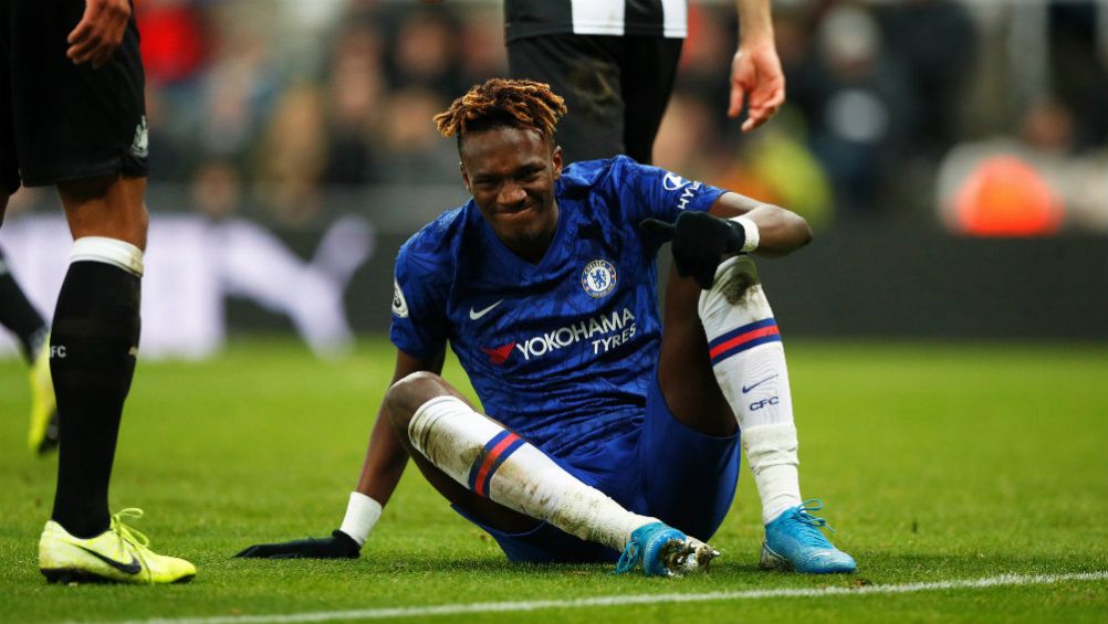 Tammy Abraham reclamando una falta ante Newcastle