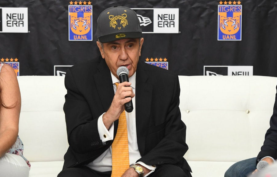 El exdirectivo en un evento de presentación de gorras de Tigres