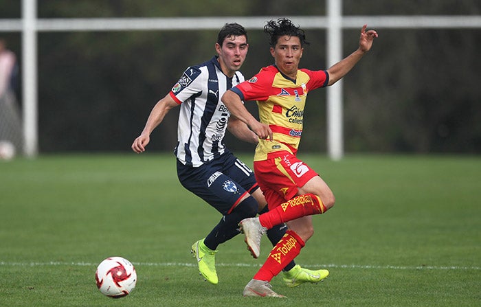 Sergio Villarreal y Diego López, durante el partido