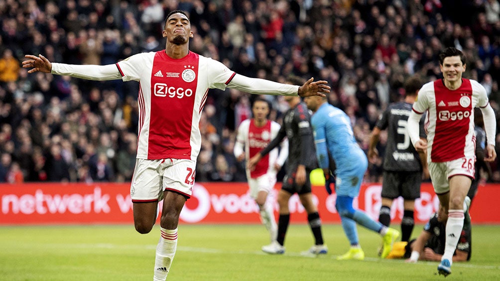 Ajax, líder de Eredivisie