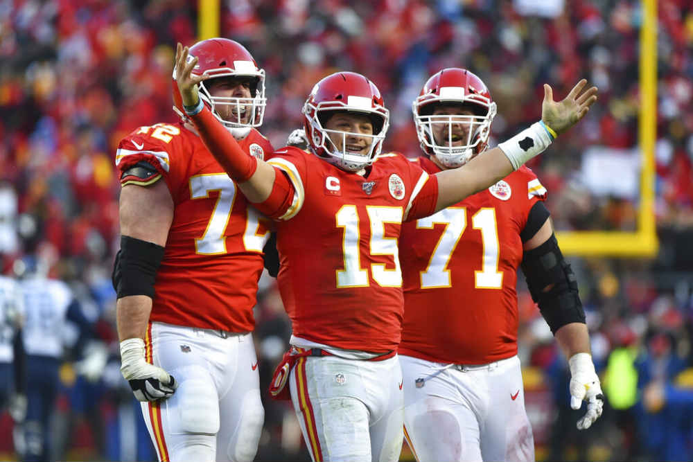 Mahomes y compañía celebran una anotación frente a Titans