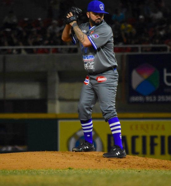 Acción en el cuarto juego entre Yaquis y Venados 