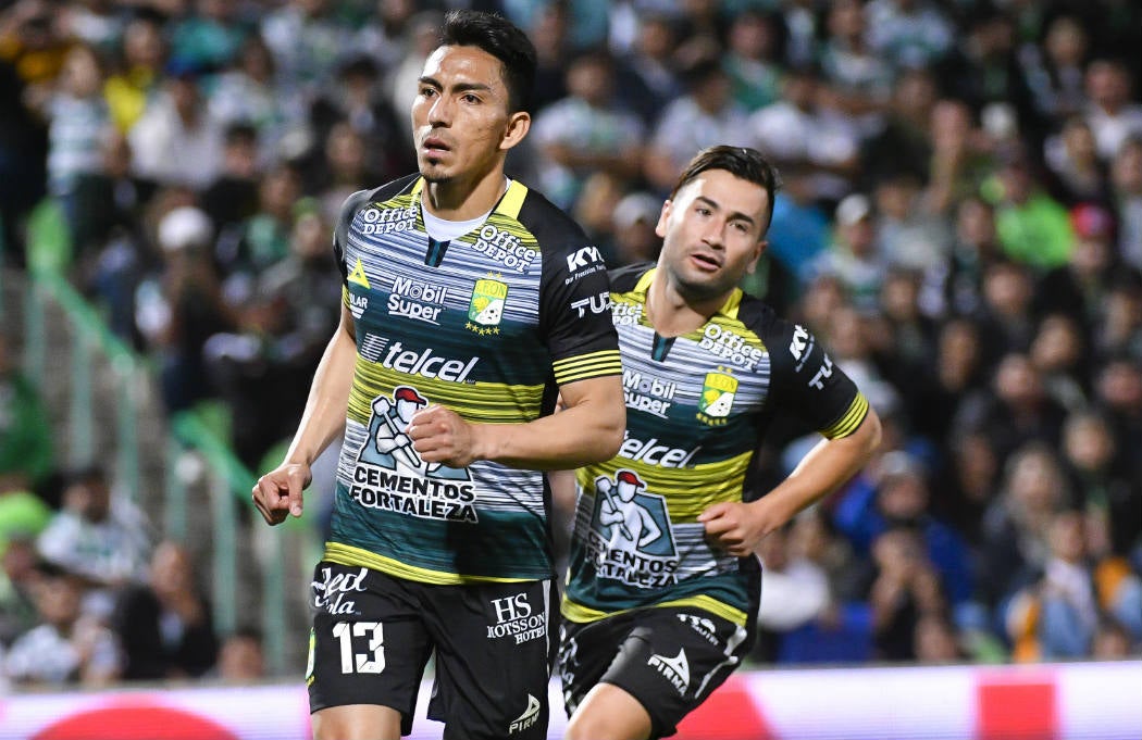 Ángel Mena durante el partido ante Santos