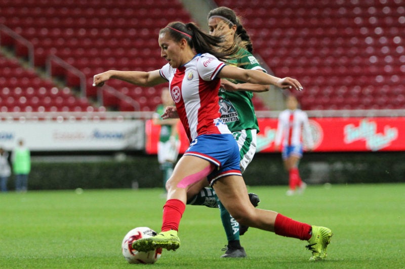 Chivas Femenil en jugada