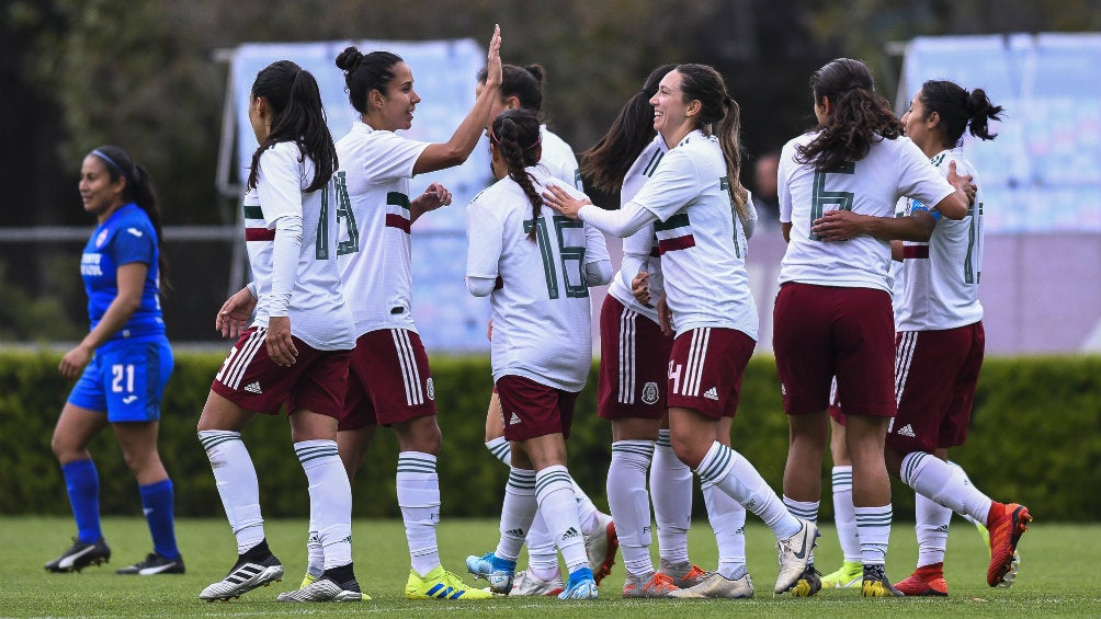 Jugadoras de la Selección Mexicana Femenil celebrando un gol