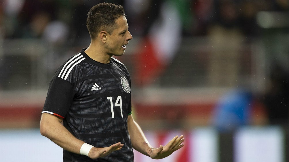 Chicharito Hernández festeja un gol con la Selección Mexicana