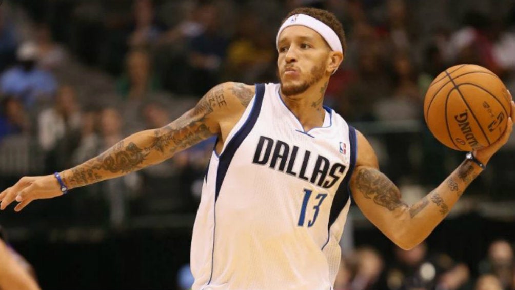 Delonte West durante un partido con los Mavericks