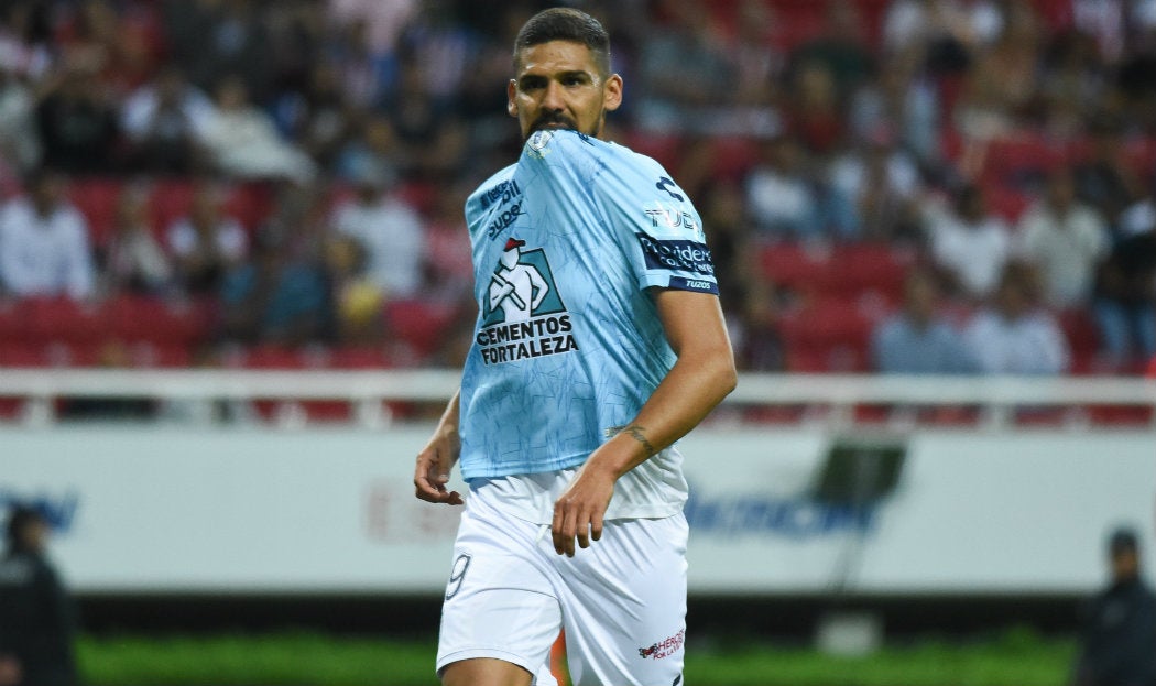 Franco Jara celebrando un gol con Pachuca