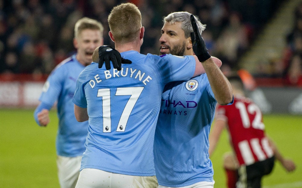 Kevin de Bruyne y Sergio Agüero celebrando el gol de la victoria