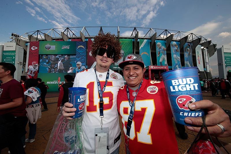 Aficionados de Chiefs, previo al partido en el Azteca