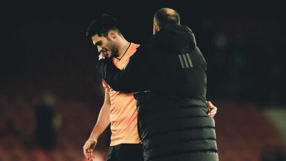 Raúl Jiménez junto a su entrenador, Nuno Espirito Santo