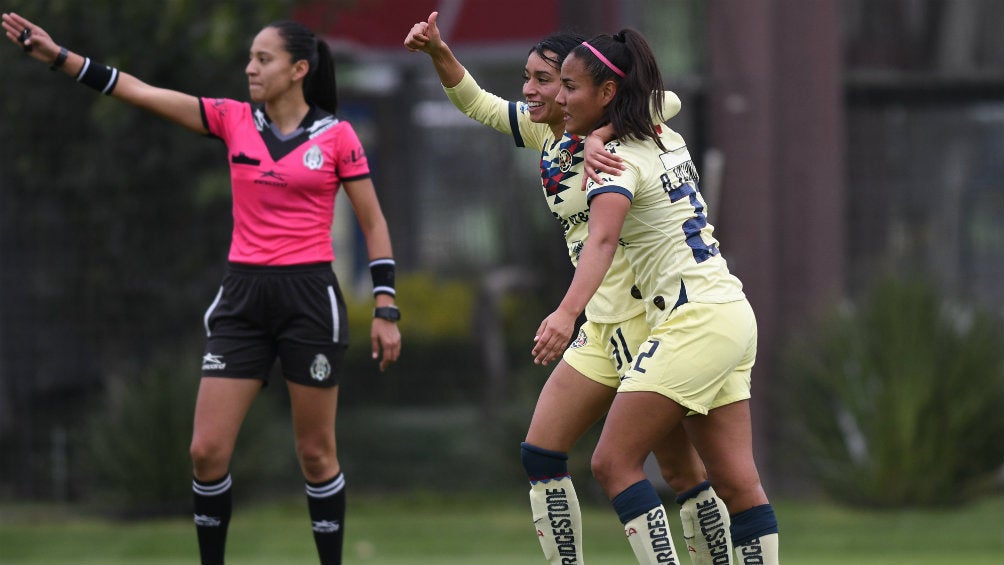 Marlyn Campa y Alexia Villanueva en festejo de gol, durante el juego de la jornada 3 del torneo Clausura 2020