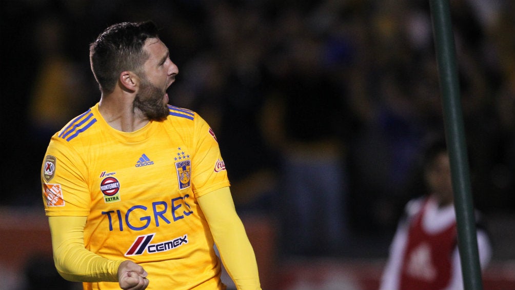 Gignac festeja un gol en el Universitario 