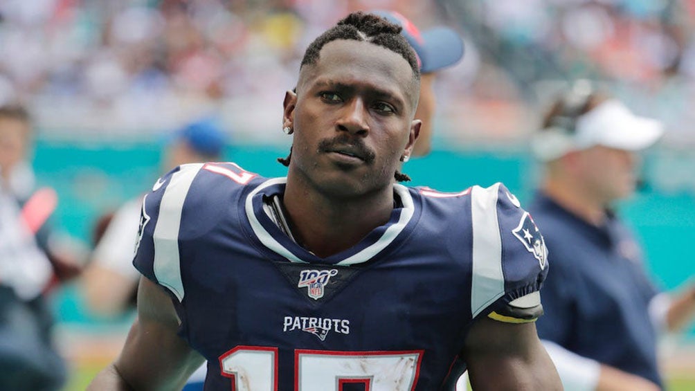 Antonio Brown se entregó a la policía