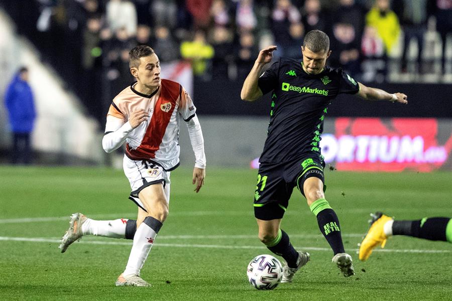 Guido Rodríguez, en partido contra Rayo Vallecano