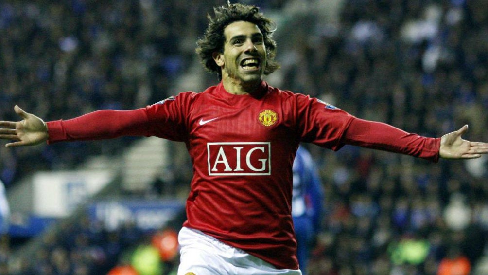 Carlos Tévez celebra una anotación con el United