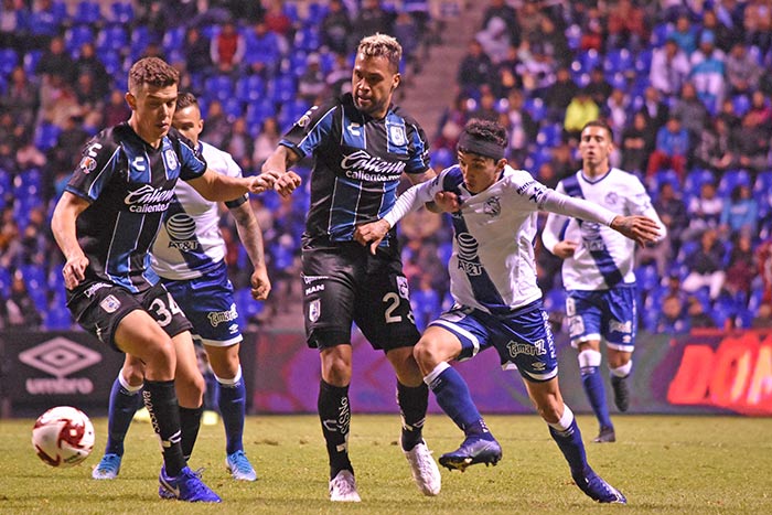 Julián Velázquez, en un partido ante Puebla