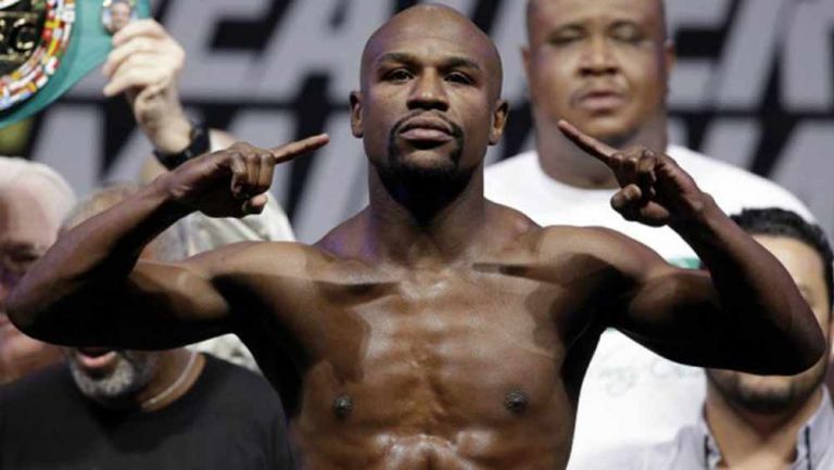 Floyd Mayweather en pesaje