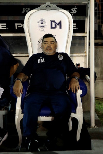 Diego Armando Maradona, entrenador de Gimnasia y Esgrima