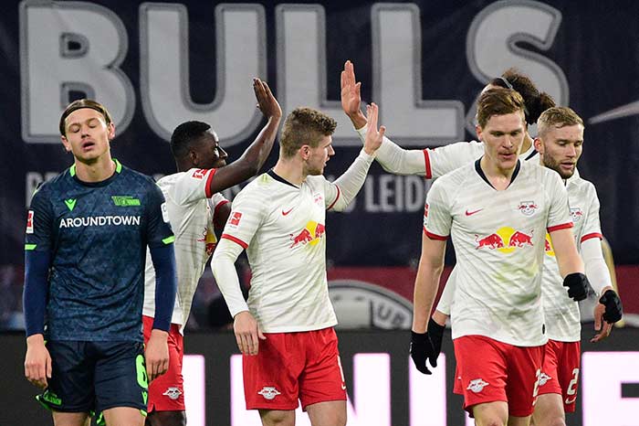 Jugadores de Leipzig festejan en un partido