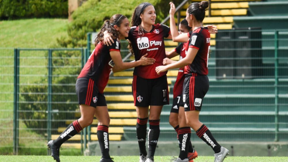 Jugadoras del Atlas en festejo contra Querétaro