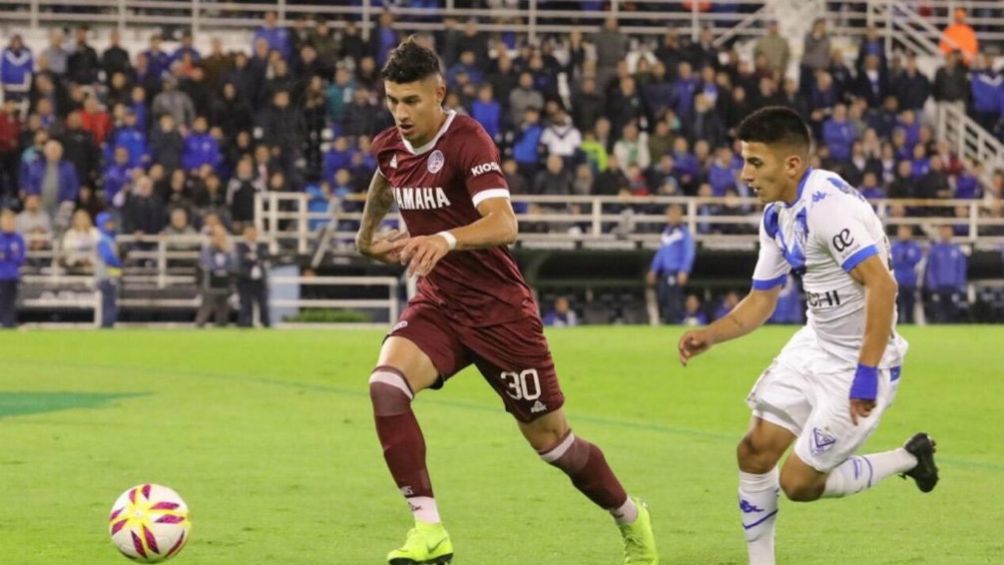  Lautaro Valenti en acción con Lanús