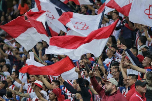 Hinchas del Rebaño Sagrado en el estadio