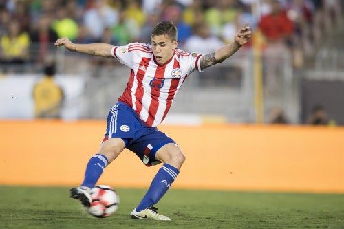 El paraguayo durante un partido con su selección