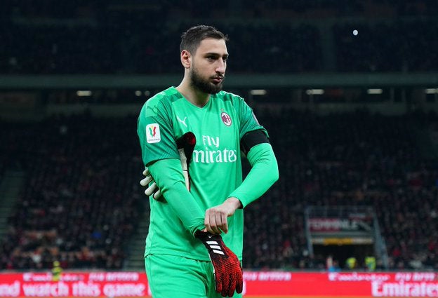 Gianluigi Donnarumma portando el brazalete negro