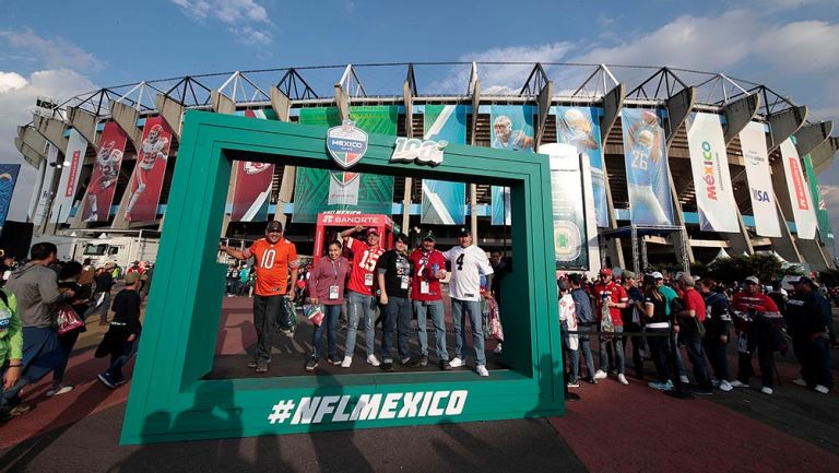 Aficionados, previo al partido en el Azteca