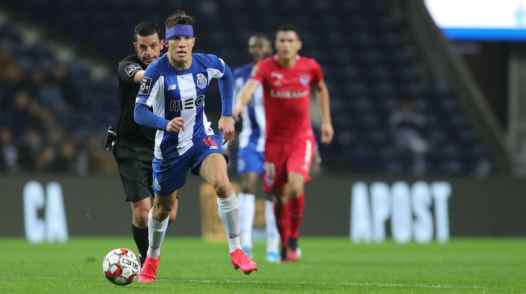 Mateus Uribe durante el partido entre Porto y Gil Vicente