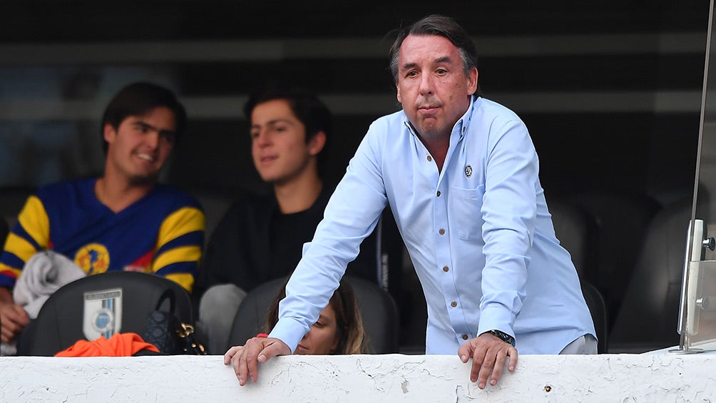 Emilio Azcárraga, en su palco en el Estadio Azteca