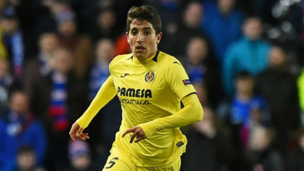 Santiago Cáseres en acción con Villareal