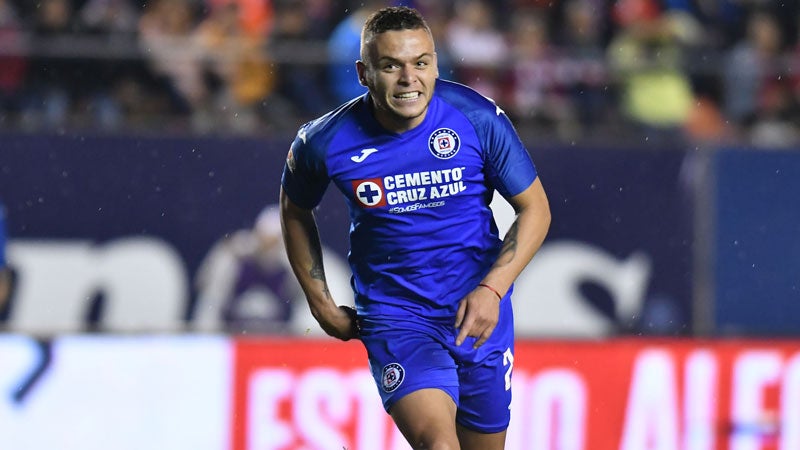 Jonathan Rodríguez celebra un gol con Cruz Azul 