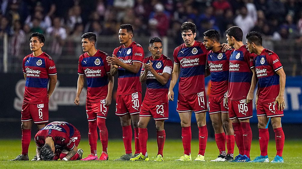 Jugadores de Chivas en los penaltis contra Dorados