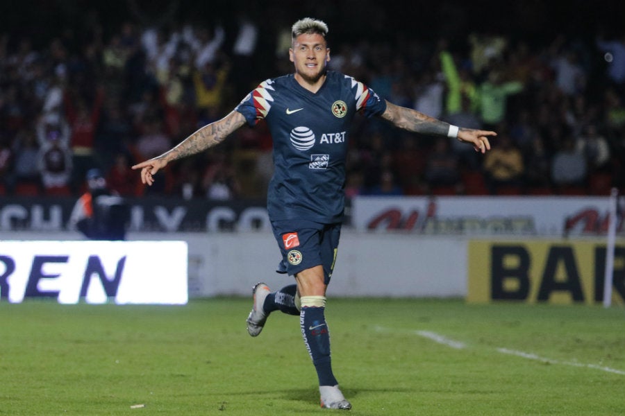 El delantero chileno festeja gol contra Veracruz