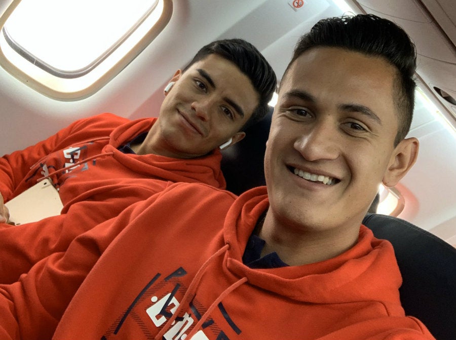 Fernando Beltrán y Raúl Gudiño en el avión