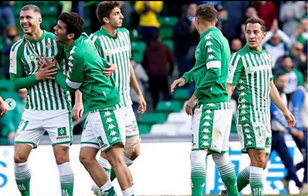 Guido festejando con sus compañeros 