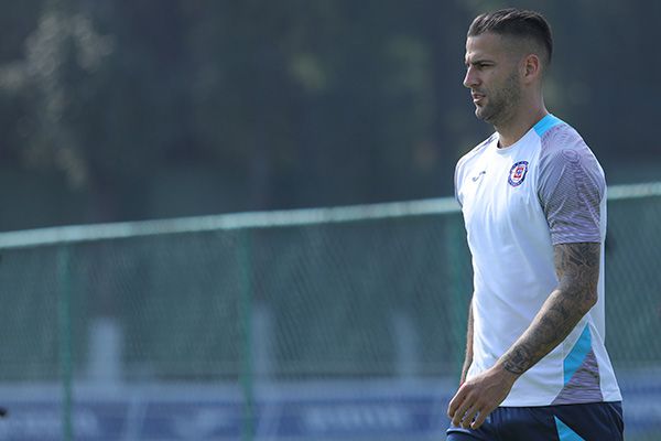 Edgar Méndez en un entrenamiento con Cruz Azul