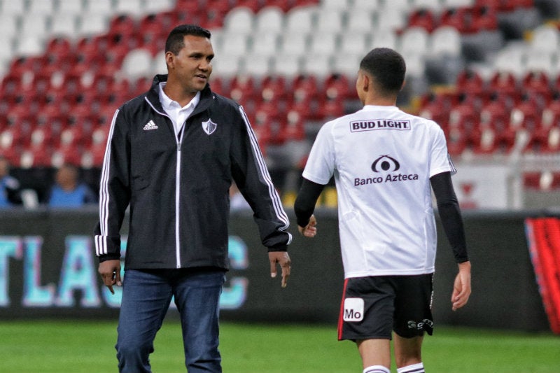 Omer Flores como técnico del Atlas