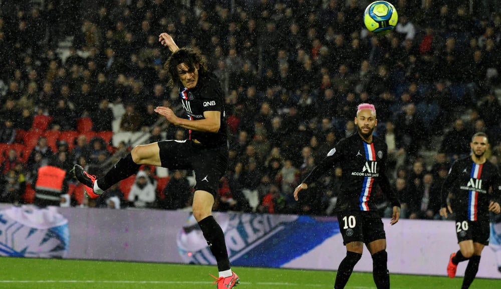 Edinson Cavani durante un partido con el PSG