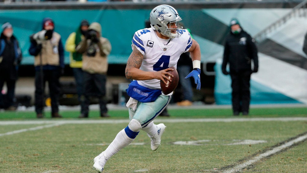 Dak Prescott durante un partido con Cowboys