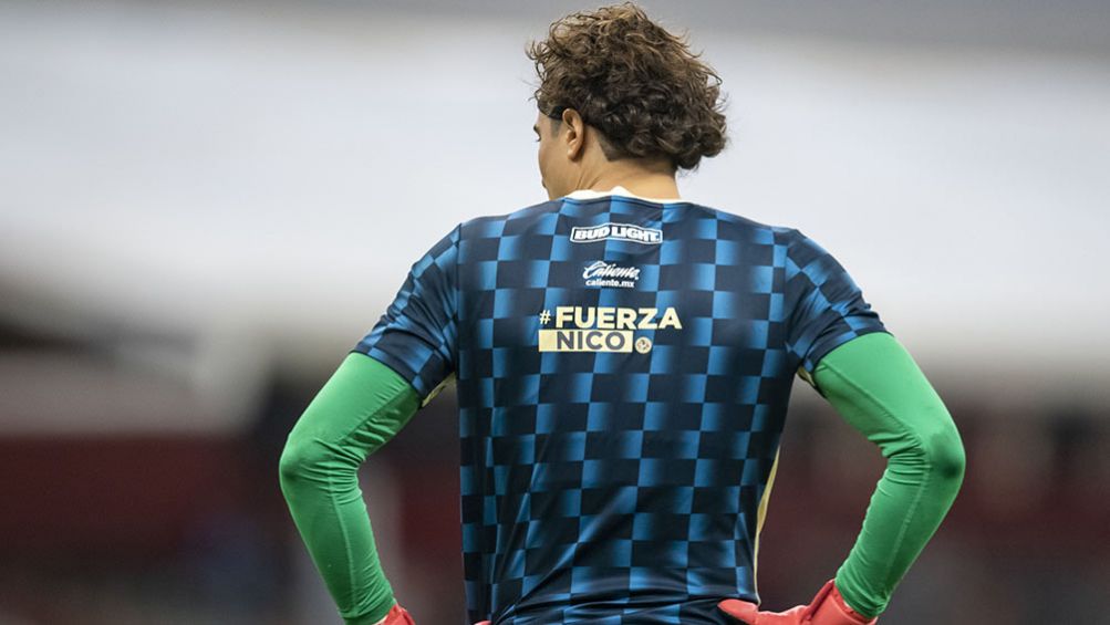 Ochoa con la playera con mensaje de apoyo a Nico Castillo