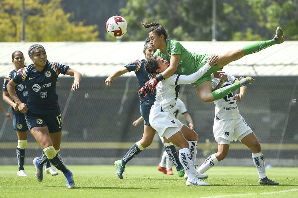 Acción del Pumas vs América 