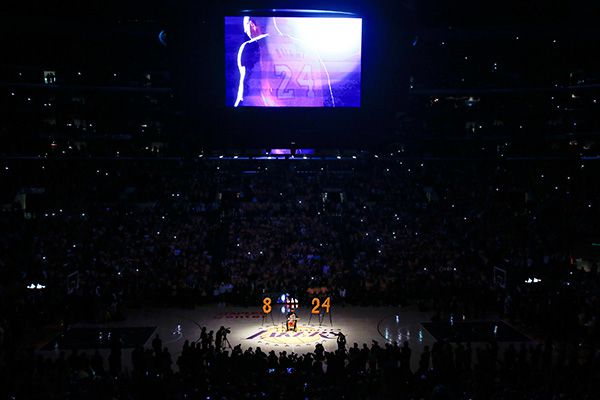 Así lució el Staples Center con el homenaje 