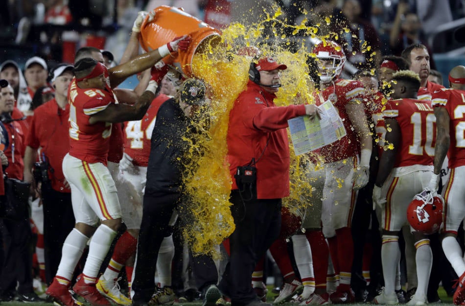 Andy Reid celebrando el título del Super Bowl LIV