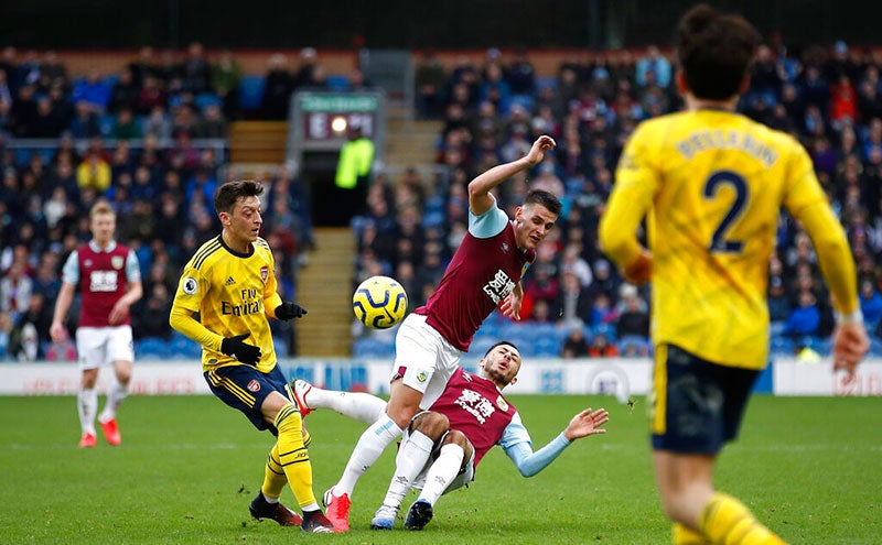 Acciones del encuentro entre Burnley y Arsenal