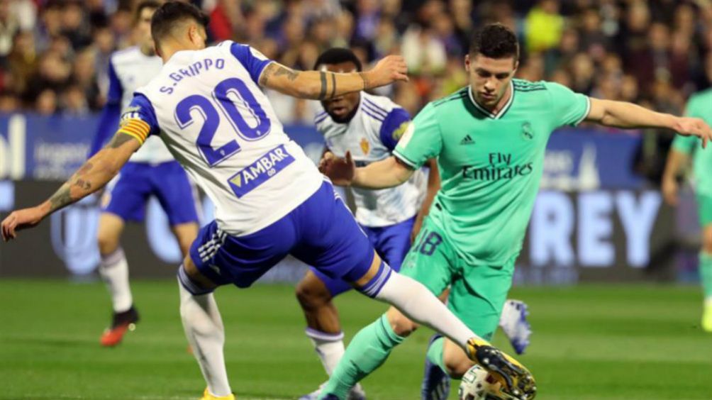 Luka Jovic deja un hombre el camino en choque del Real Madrid