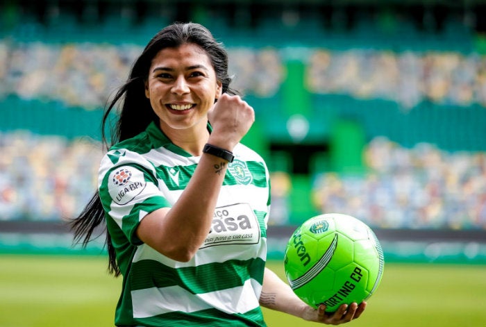 Amanda posa con los colores del Sporting