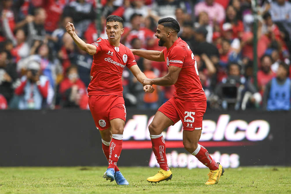 Leo Fernández celebrando gol